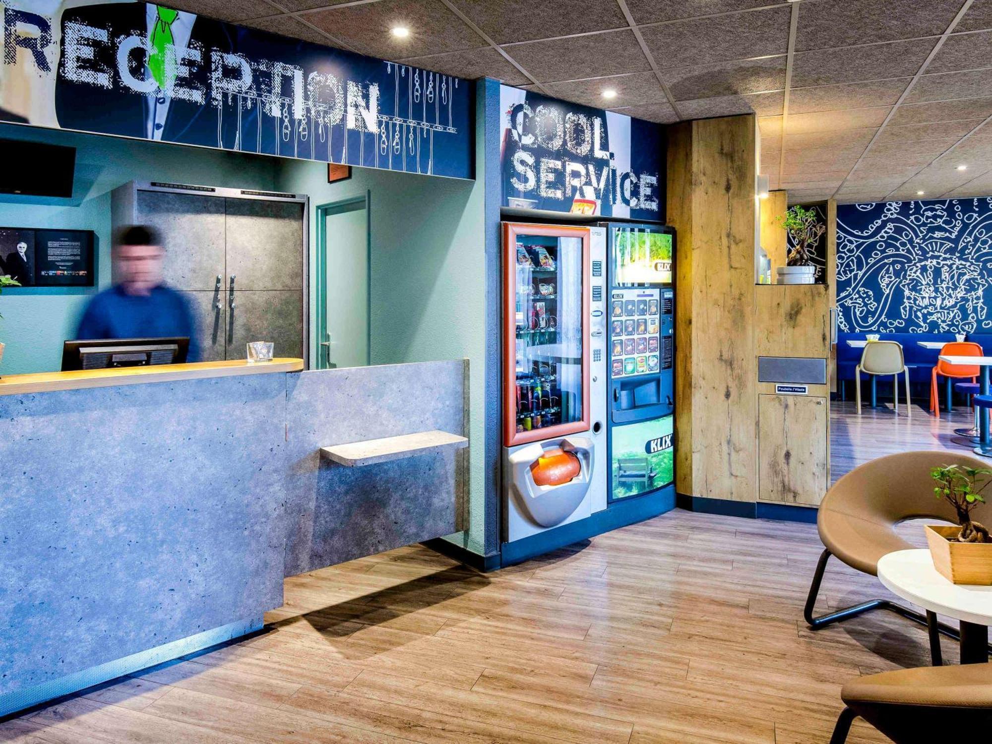 马赛蒂莫内宜必思快捷酒店 外观 照片
